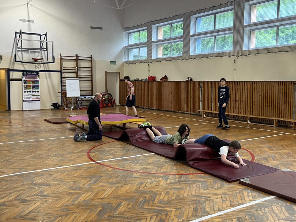 Zajęcia sportowe i sensoryczne Mam Skilla